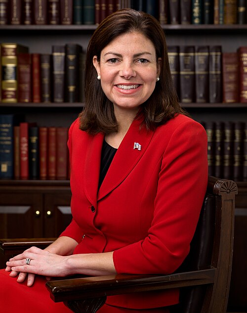 Official portrait of Kelly Ayotte