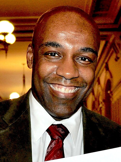 Official portrait of Kwame Raoul